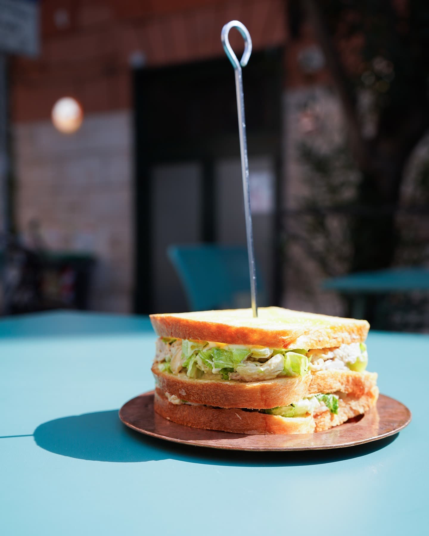 Club sandwich farcito con verdure fresche
